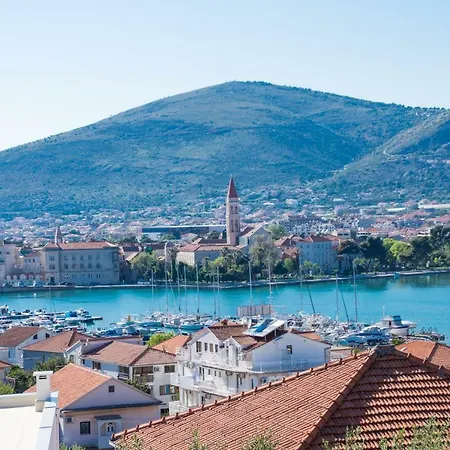 アパート Tina トロギール